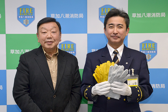 関東支部・伊藤達雄支部長と草加八潮消防局長の南雲仁さん。