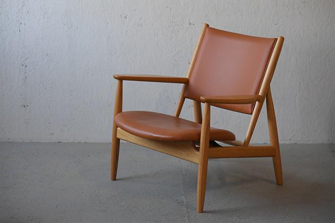「Summit Lounge Chair」
