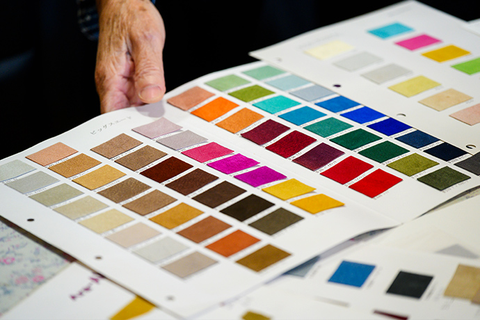 ピッグスエードのカラーバリエーションはじつに多彩。