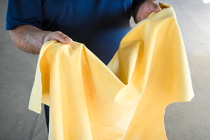 セーム革風のピッグスエードは特殊な方法でなめしている。