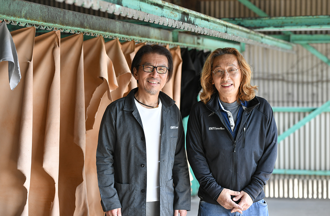 取締役専務の木本文明さん（左）と、その弟で取締役社長の木本浩二さん